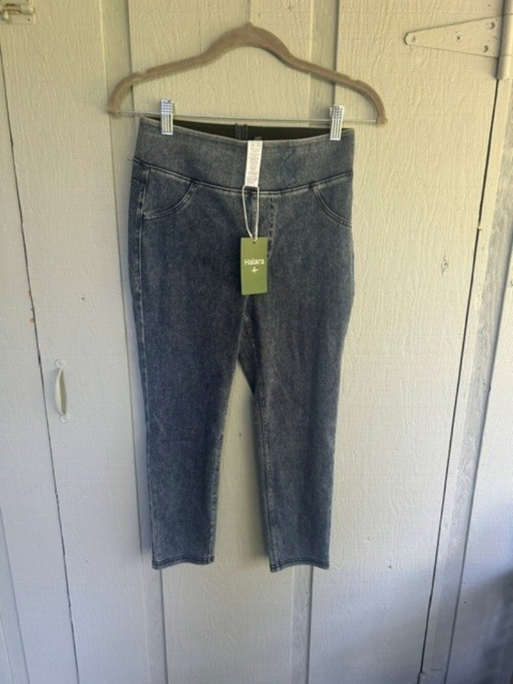 HALARA capri jeggings Size XS – Denim Blue – NWT